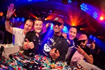 De langste DJ marathon ter wereld van 14 dagen lang non-stop start tijdens het Amsterdam dance events met meer dan 350 DJ's die achter elkaar optreden vanuit Alphen aan den Rijn