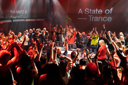 Armin van Buuren onthult nieuwe huisstijl A State of Trance en line-up 2023 celebration weekend